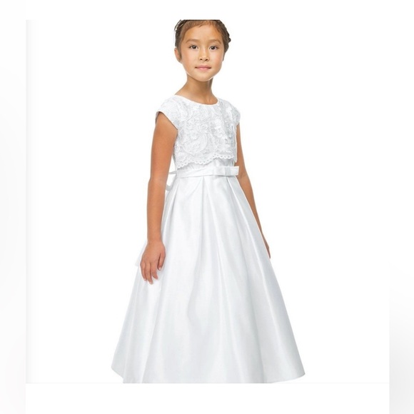 Sweet Kids White Embroidered Mesh Crop Top Satin Communion Dress with pockets. - Picture 5 of 5
